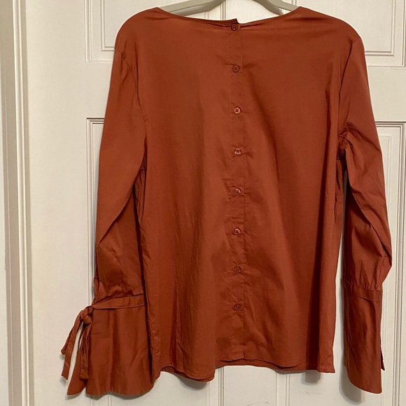 Perfect pumpkin colored blouse with flared tied sleeves….so cute!! - Picture 6 of 6
